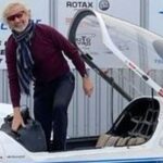 Gerold Mader in einem Flugzeug